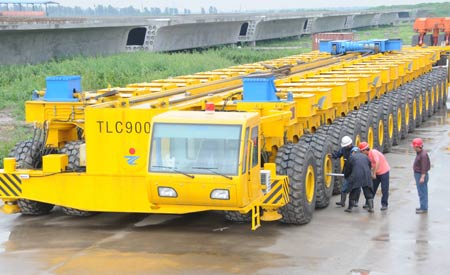 龍派Yl900A型輪胎式運(yùn)梁車 龍派Yl900A型輪胎式運(yùn)梁車